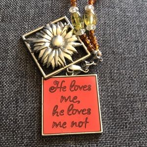 He loves me, he loves me not daisy beaded necklace